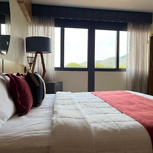 Hotel Cinco Diamantes
